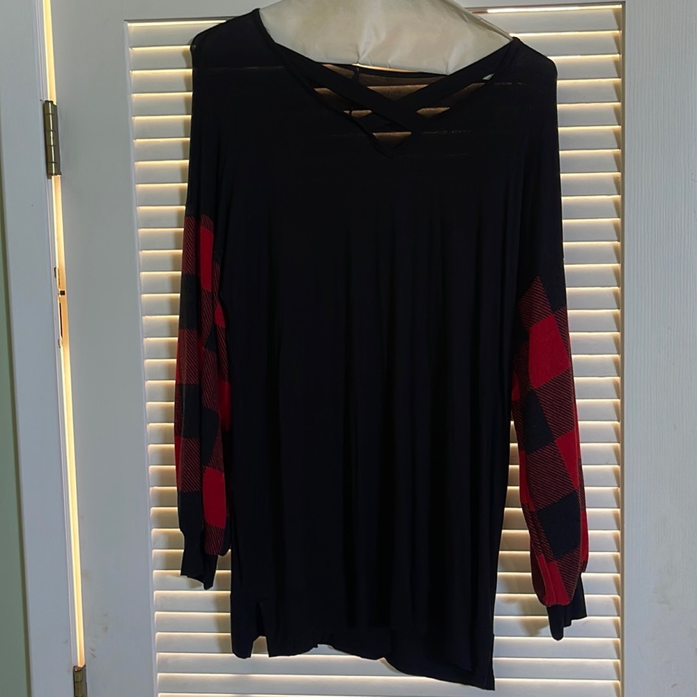 Black top with red accents size xl